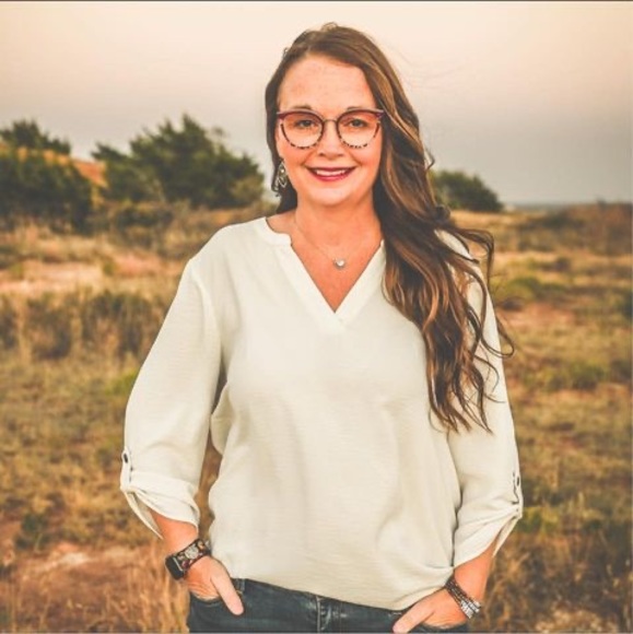 Meet your Posher, Amanda - Picture 1 of 1